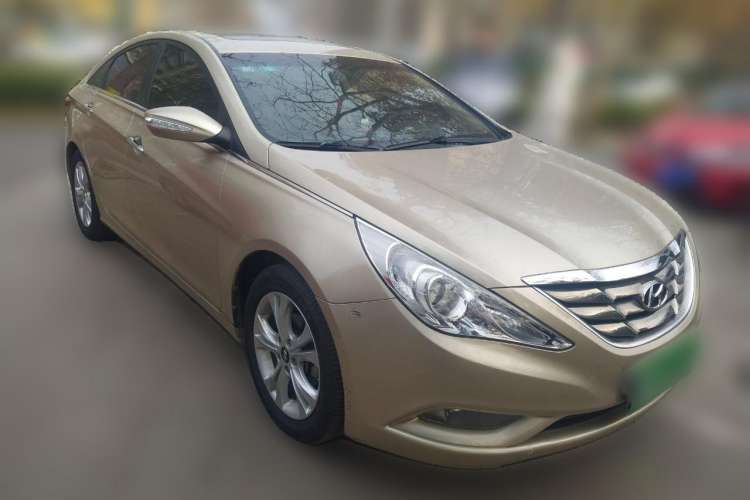 Used Hyundai Sonata 2011 2.0L Automatic Luxury Edition Front Right 45 Deg