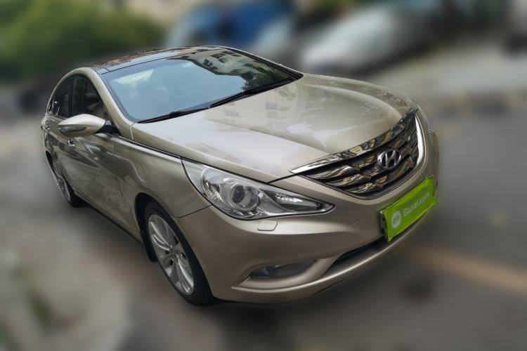 Used Hyundai Sonata 2011 2.4L Automatic Top-Tier Version Front Right 45 Deg