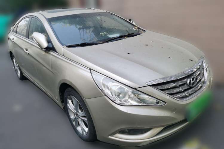 Used Hyundai Sonata 2011 2.0L Automatic Leading Edition Front Right 45 Deg