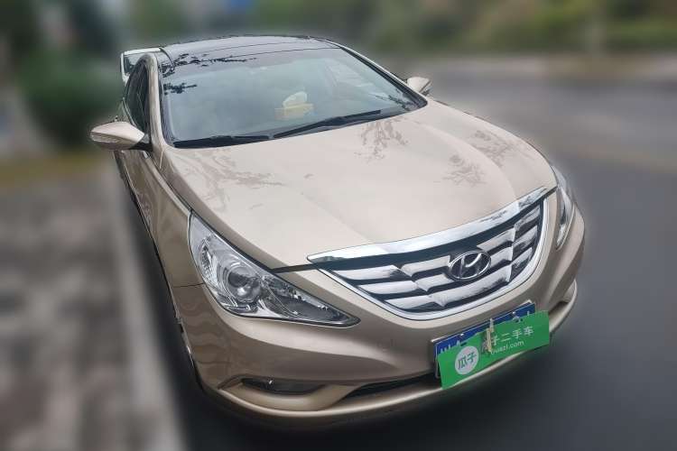 Used Hyundai Sonata 2011 2.0L Automatic Luxury Edition Front Right 45 Deg