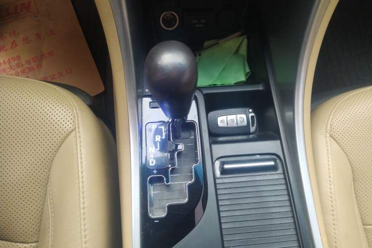 Used Hyundai Sonata 2011 2.0L Automatic Luxury Edition Gear Lever