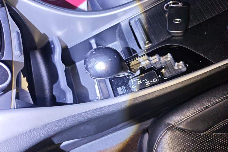 Used Hyundai Sonata 2011 2.4L Automatic Top-Tier Version Gear Lever