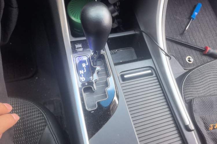 Used Hyundai Sonata 2011 2.0L Automatic Leading Edition Gear Lever