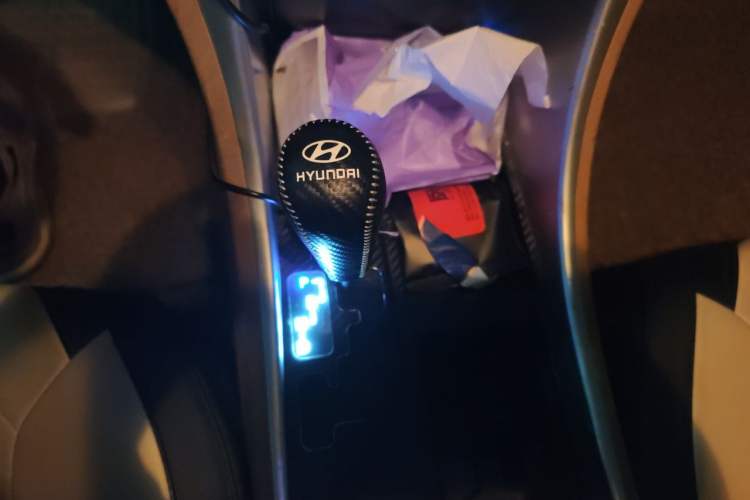 Used Hyundai Sonata 2011 2.0L Automatic Leading Edition Gear Lever