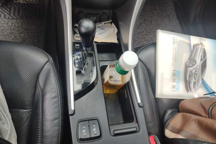 Used Hyundai Sonata 2011 2.0L Automatic Luxury Edition Gear Lever