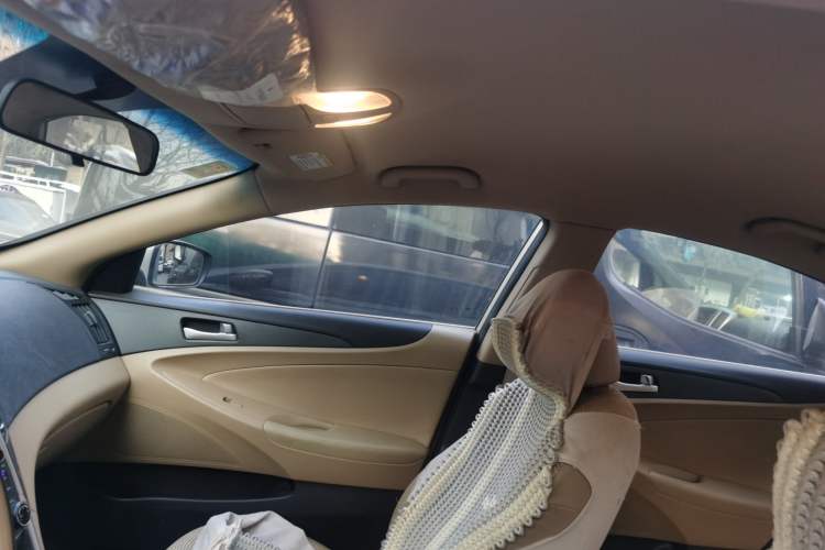 Used Hyundai Sonata 2011 2.0L Automatic Leading Edition Headliner