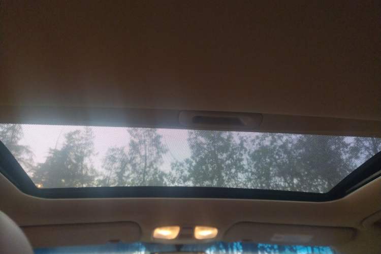 Used Hyundai Sonata 2011 2.0L Automatic Luxury Edition Headliner
