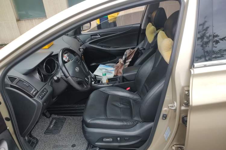 Used Hyundai Sonata 2011 2.0L Automatic Luxury Edition Left Front Seat