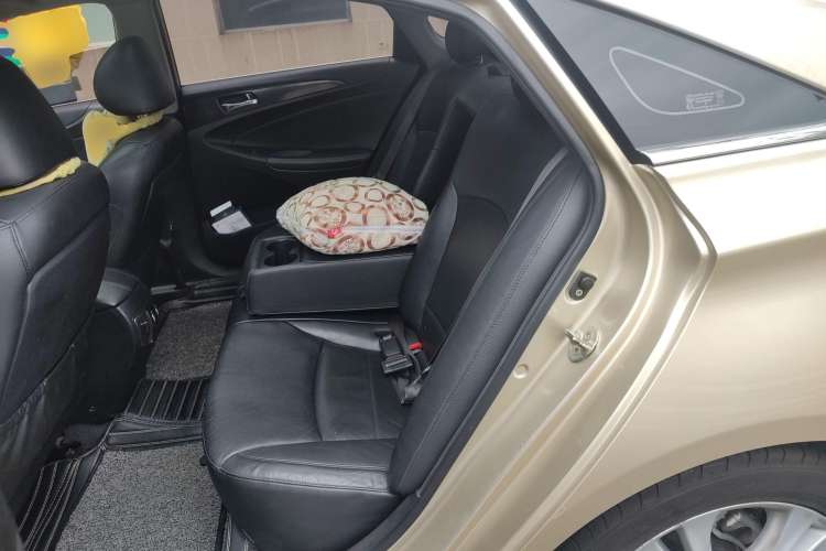 Used Hyundai Sonata 2011 2.0L Automatic Luxury Edition Left Rear Seat