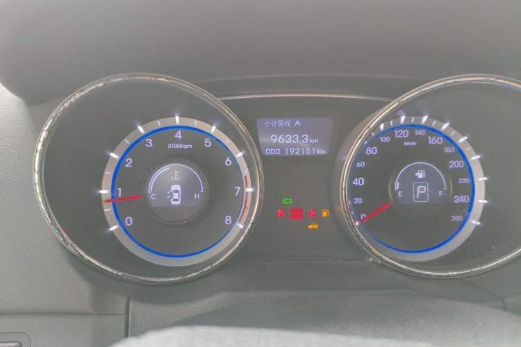 Used Hyundai Sonata 2011 2.0L Automatic Fashion Edition Odometer Close Up