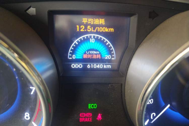 Used Hyundai Sonata 2011 2.0L Automatic Luxury Edition Odometer Close Up
