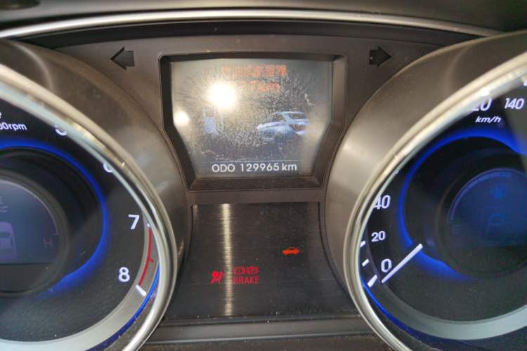 Used Hyundai Sonata 2011 2.4L Automatic Top-Tier Version Odometer Close Up