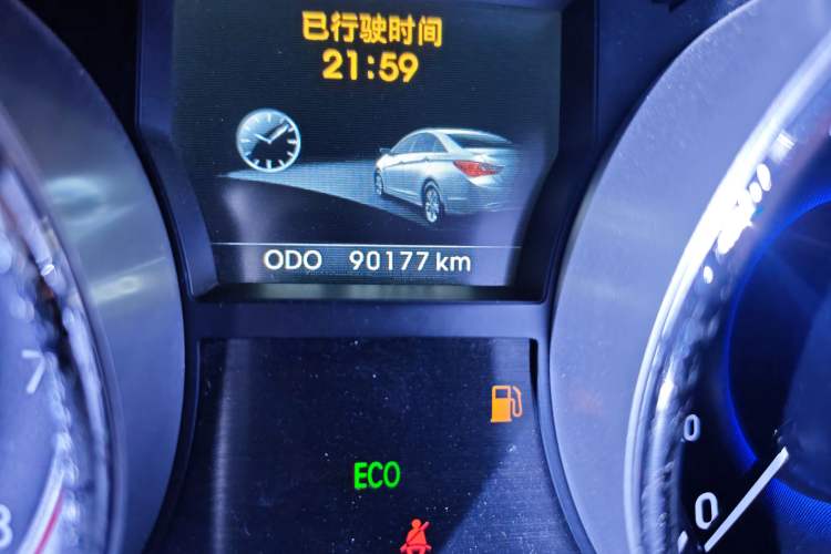Used Hyundai Sonata 2011 2.4L Automatic Top-Tier Version Odometer Close Up
