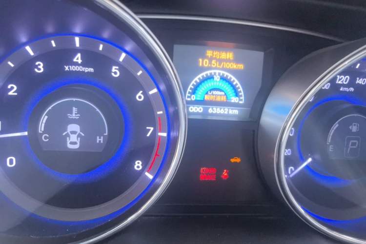 Used Hyundai Sonata 2011 2.0L Automatic Leading Edition Odometer Close Up