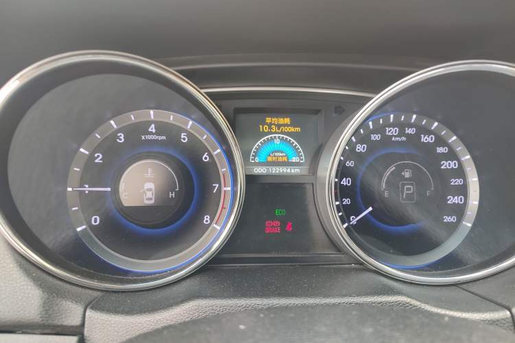Used Hyundai Sonata 2011 2.0L Automatic Luxury Edition Odometer Close Up