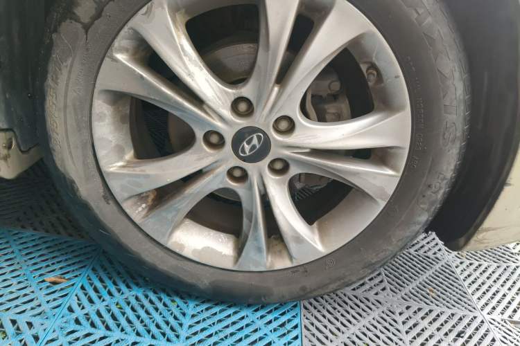 Used Hyundai Sonata 2011 2.0L Automatic Fashion Edition Right Front Wheel Hub