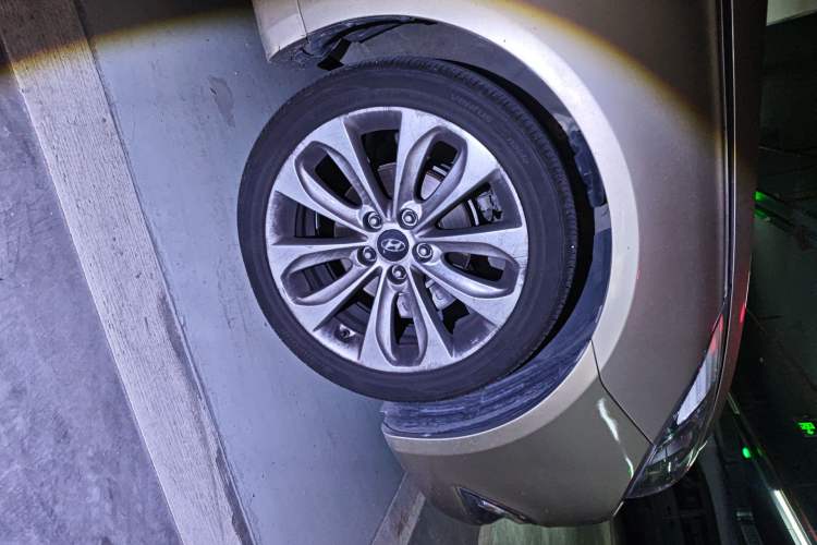 Used Hyundai Sonata 2011 2.4L Automatic Top-Tier Version Right Front Wheel Hub