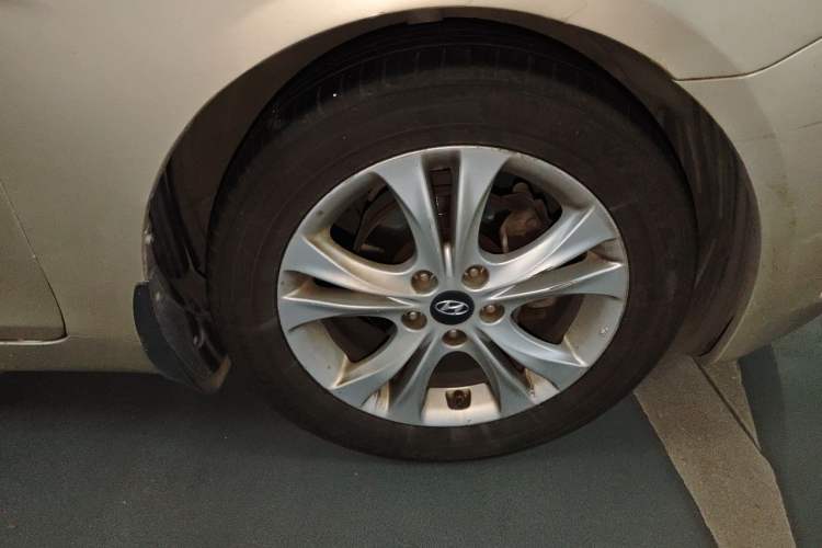 Used Hyundai Sonata 2011 2.0L Automatic Leading Edition Right Front Wheel Hub