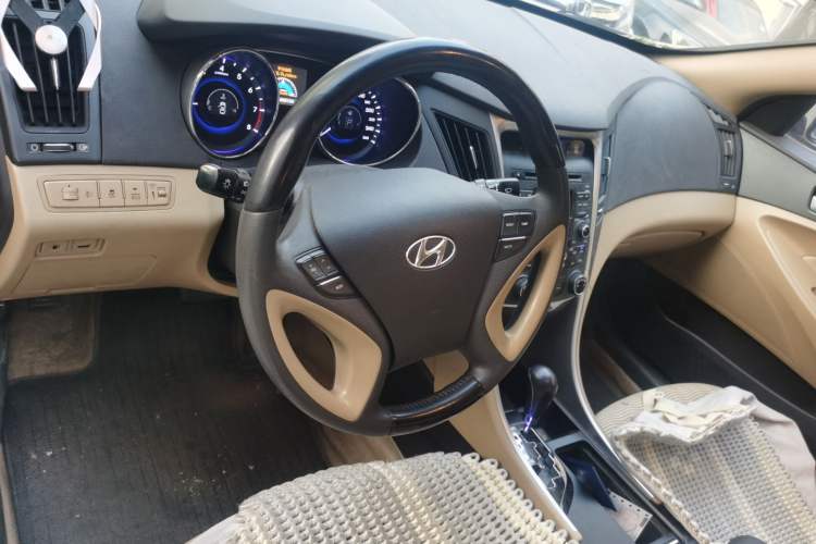 Used Hyundai Sonata 2011 2.0L Automatic Leading Edition Steering Wheel