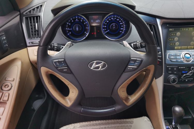 Used Hyundai Sonata 2011 2.4L Automatic Top-Tier Version Steering Wheel