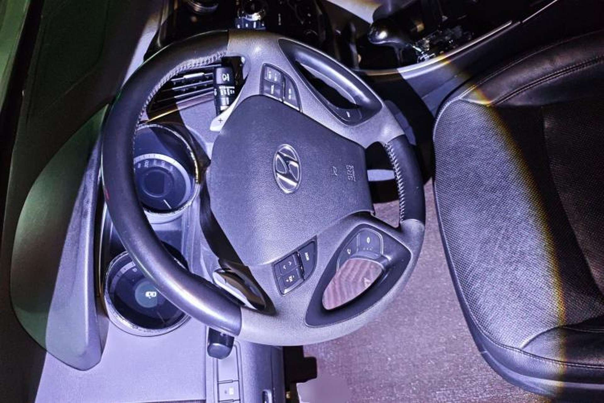 Used Hyundai Sonata 2011 2.4L Automatic Top-Tier Version Steering Wheel