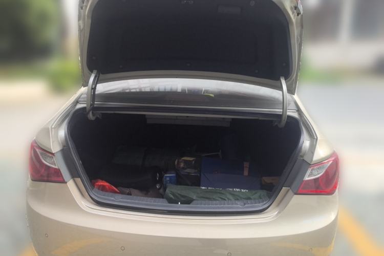 Used Hyundai Sonata 2011 2.0L Automatic Leading Edition Trunk