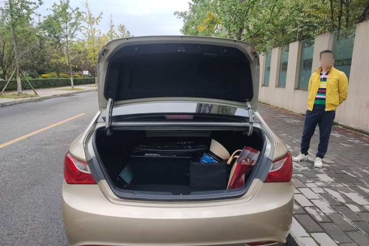 Used Hyundai Sonata 2011 2.0L Automatic Luxury Edition Trunk