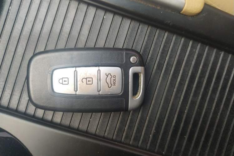 Used Hyundai Sonata 2011 2.0L Automatic Luxury Edition Vehicle Key