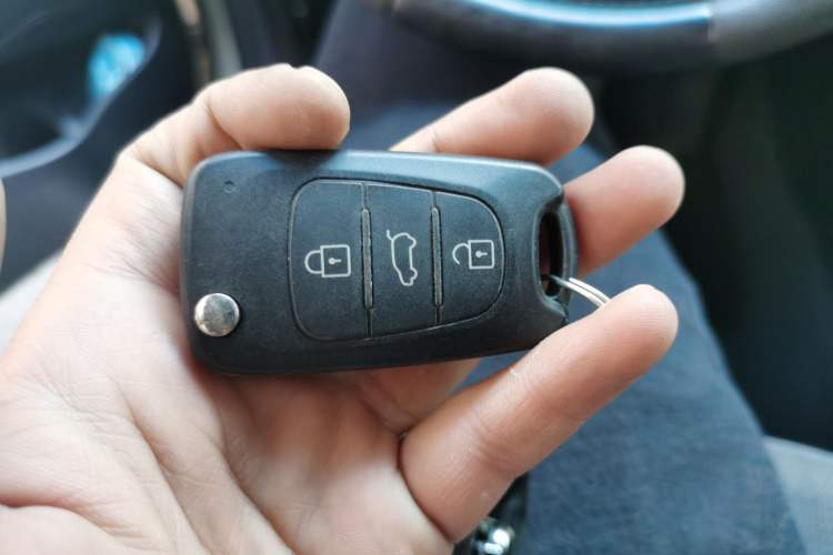 Used Hyundai Sonata 2011 2.0L Automatic Leading Edition Vehicle Key