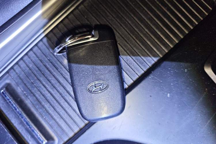 Used Hyundai Sonata 2011 2.4L Automatic Top-Tier Version Vehicle Key