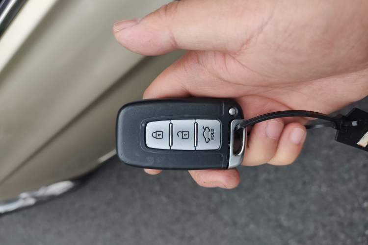 Used Hyundai Sonata 2011 2.0L Automatic Luxury Edition Vehicle Key