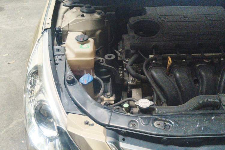 Used Hyundai Sonata 2011 2.0L Automatic Prestige Edition Engine Bay Right