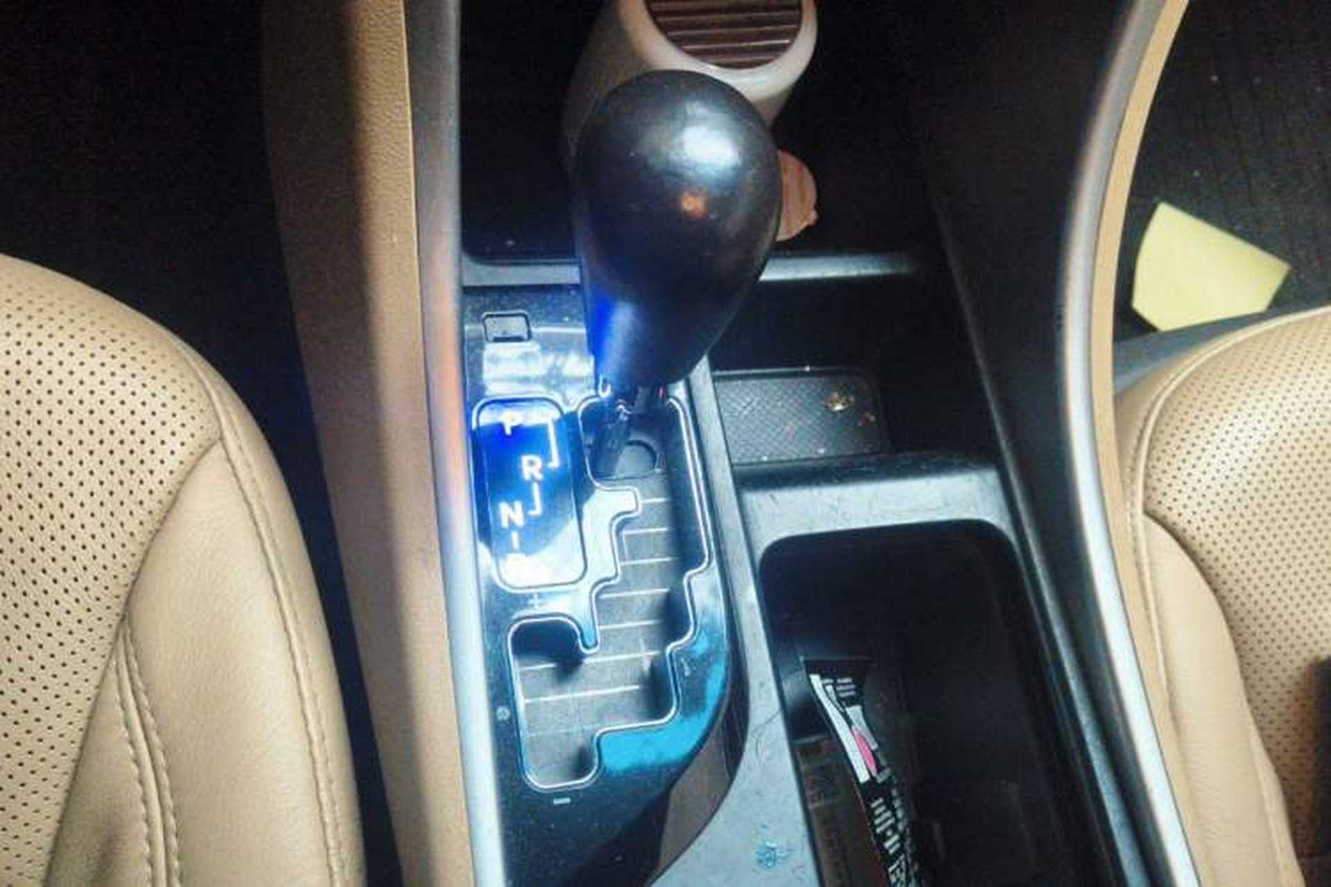 Used Hyundai Sonata 2011 2.0L Automatic Prestige Edition Gear Lever