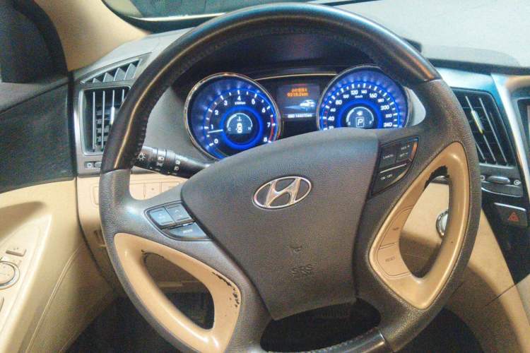 Used Hyundai Sonata 2011 2.0L Automatic Prestige Edition Steering Wheel