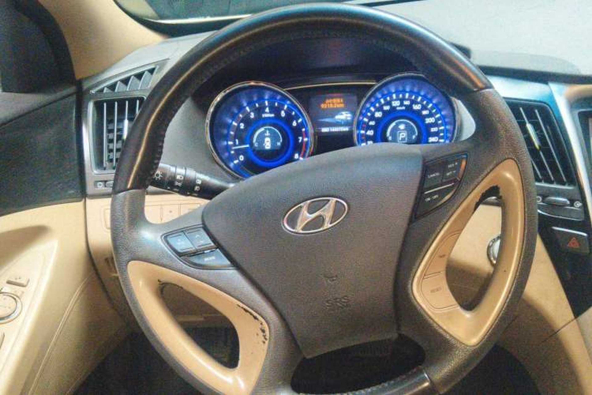 Used Hyundai Sonata 2011 2.0L Automatic Prestige Edition Steering Wheel