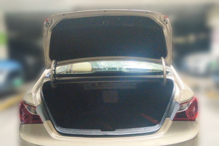 Used Hyundai Sonata 2011 2.0L Automatic Prestige Edition Trunk