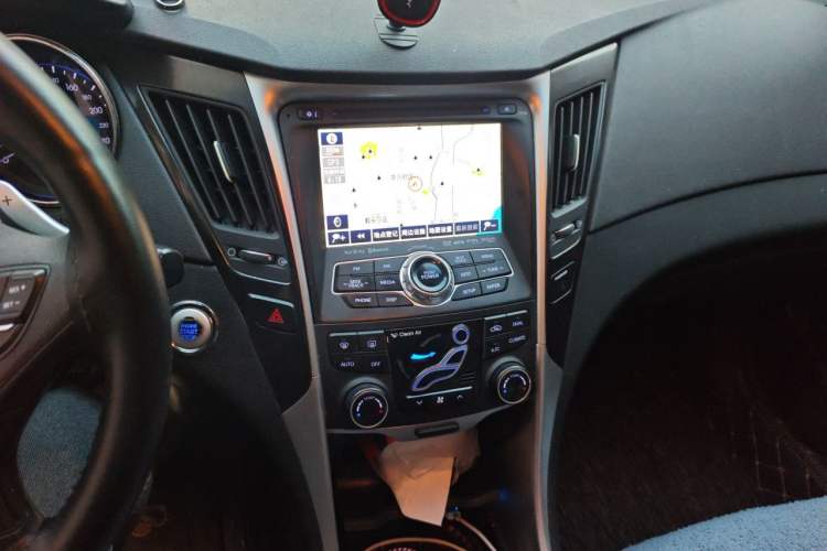 Used Hyundai Sonata 2011 2.4L Automatic Top-Tier Version Audio And AC Panel
