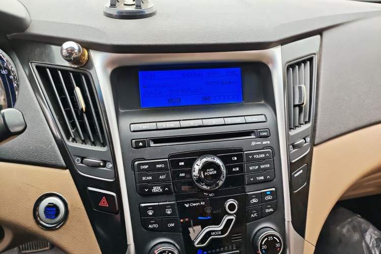 Used Hyundai Sonata 2011 2.0L Automatic Supreme Edition Audio And AC Panel