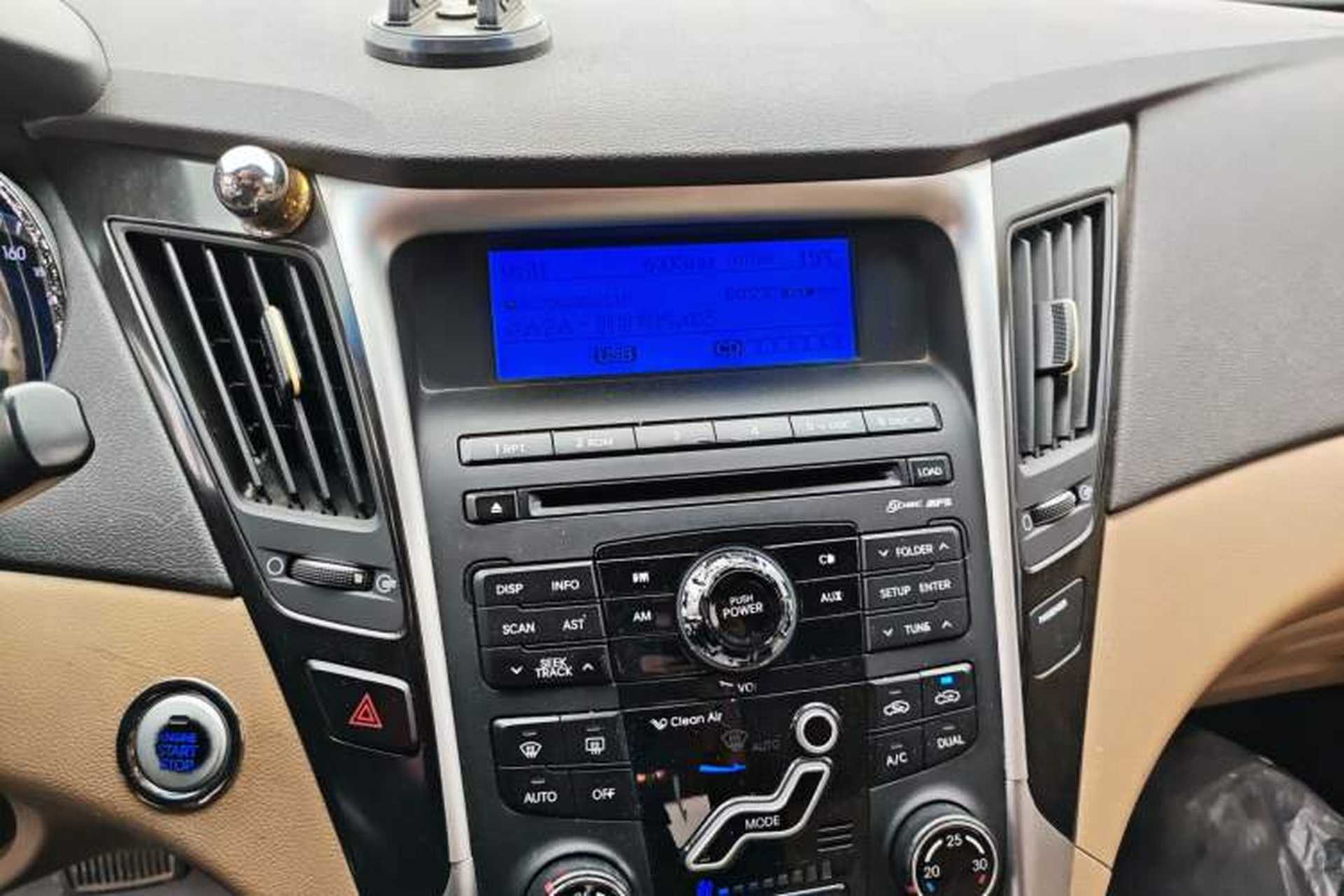 Used Hyundai Sonata 2011 2.0L Automatic Supreme Edition Audio And AC Panel