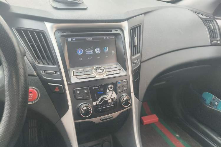 Used Hyundai Sonata 2011 2.0L Automatic Luxury Edition Audio And AC Panel