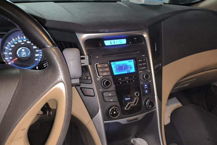 Used Hyundai Sonata 2011 2.0L Automatic Fashion Edition Audio And AC Panel