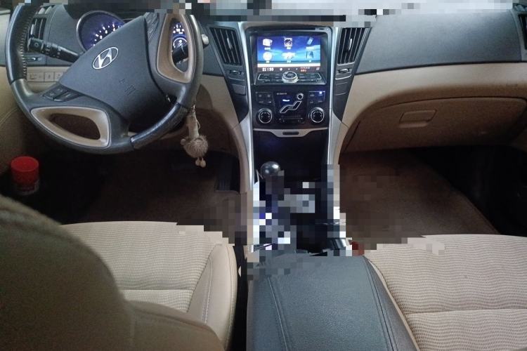 Used Hyundai Sonata 2011 2.0L Automatic Fashion Edition Center Console