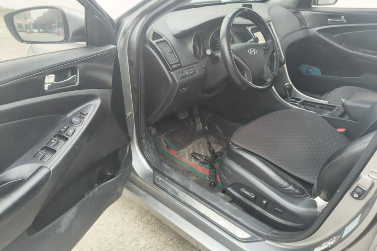 Used Hyundai Sonata 2011 2.0L Automatic Luxury Edition Driver Seat