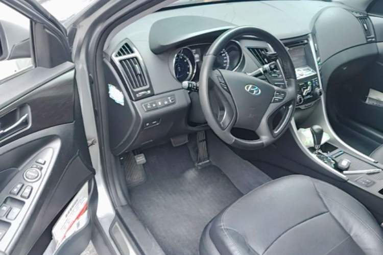 Used Hyundai Sonata 2011 2.0L Automatic Luxury Edition Driver Seat