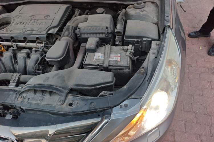 Used Hyundai Sonata 2011 2.4L Automatic Top-Tier Version Engine Bay Left