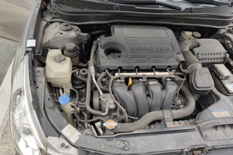 Used Hyundai Sonata 2011 2.0L Automatic Leading Edition Engine Bay Right