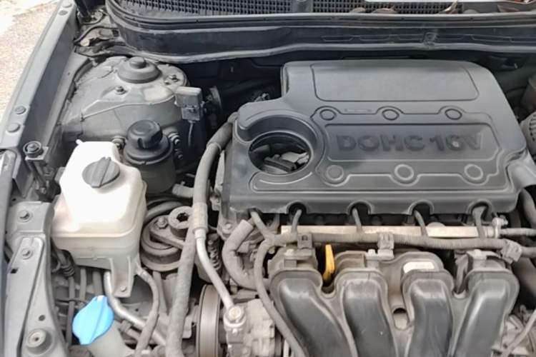 Used Hyundai Sonata 2011 2.0L Automatic Luxury Edition Engine Bay Right