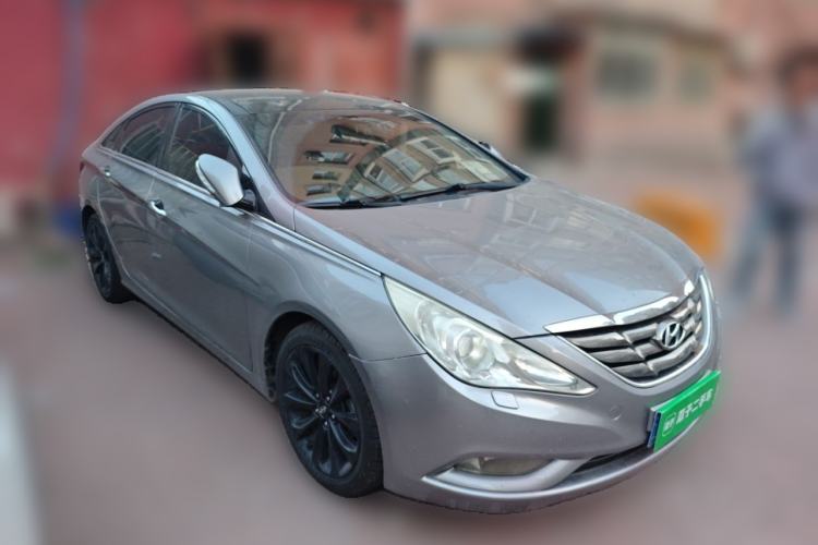 Used Hyundai Sonata 2011 2.4L Automatic Top-Tier Version Front Right 45 Deg