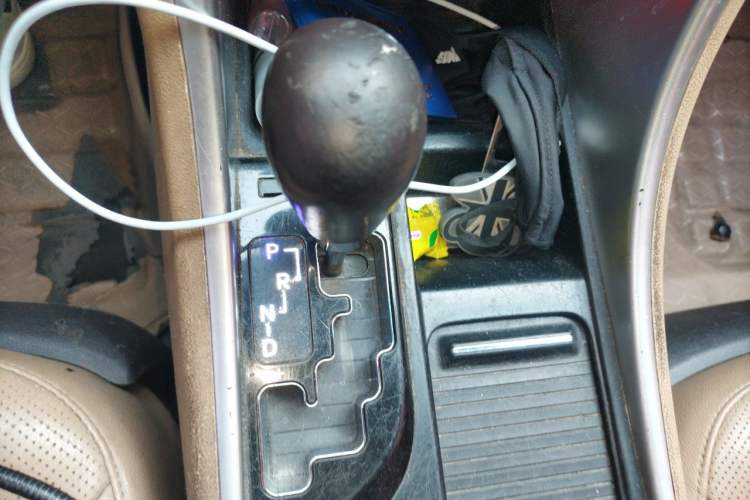 Used Hyundai Sonata 2011 2.0L Automatic Supreme Edition Gear Lever