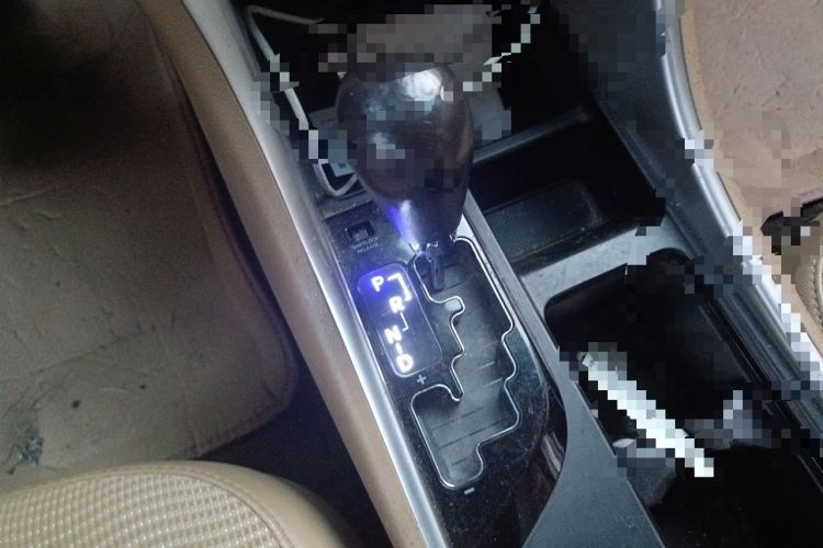 Used Hyundai Sonata 2011 2.0L Automatic Fashion Edition Gear Lever